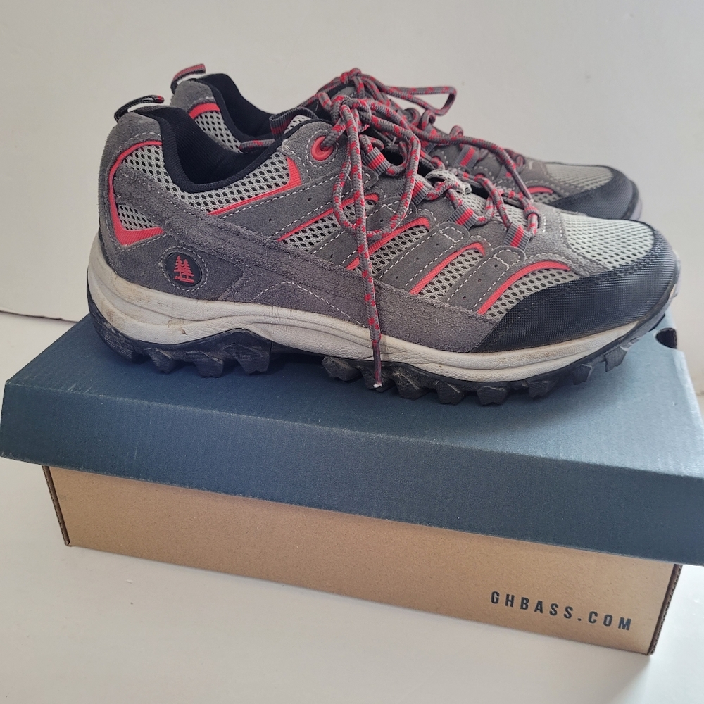 Man's Bass tennis shoes grey color